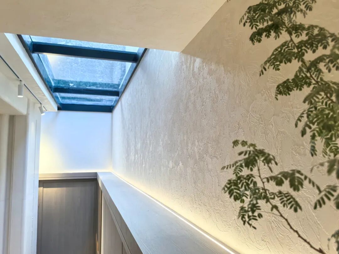 LumenAsh 礫间·玛曼奴：于凤栖云庐，绘写墙面艺术诗篇