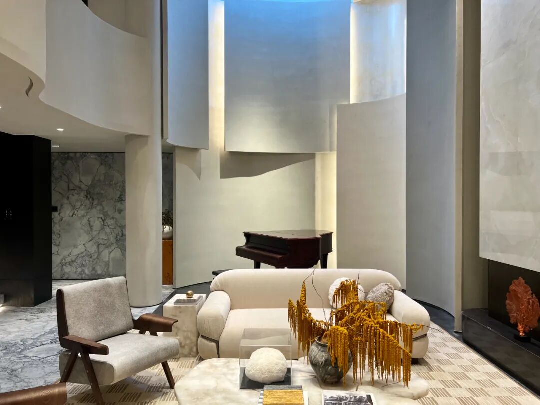 星砂素境，纯雅石韵：于凤栖云庐邂逅会呼吸的墙